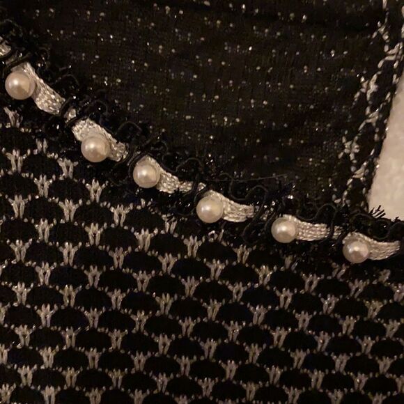 Dress shirt with Pearl accent - Picture 2 of 4